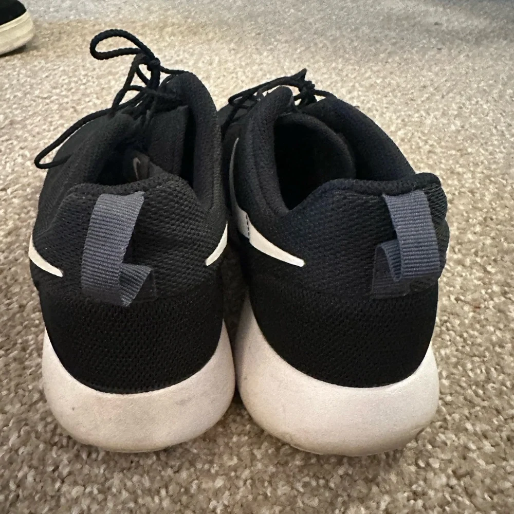 Nike Roshe One Shoes. Mens Size 8 Excellent Condition
